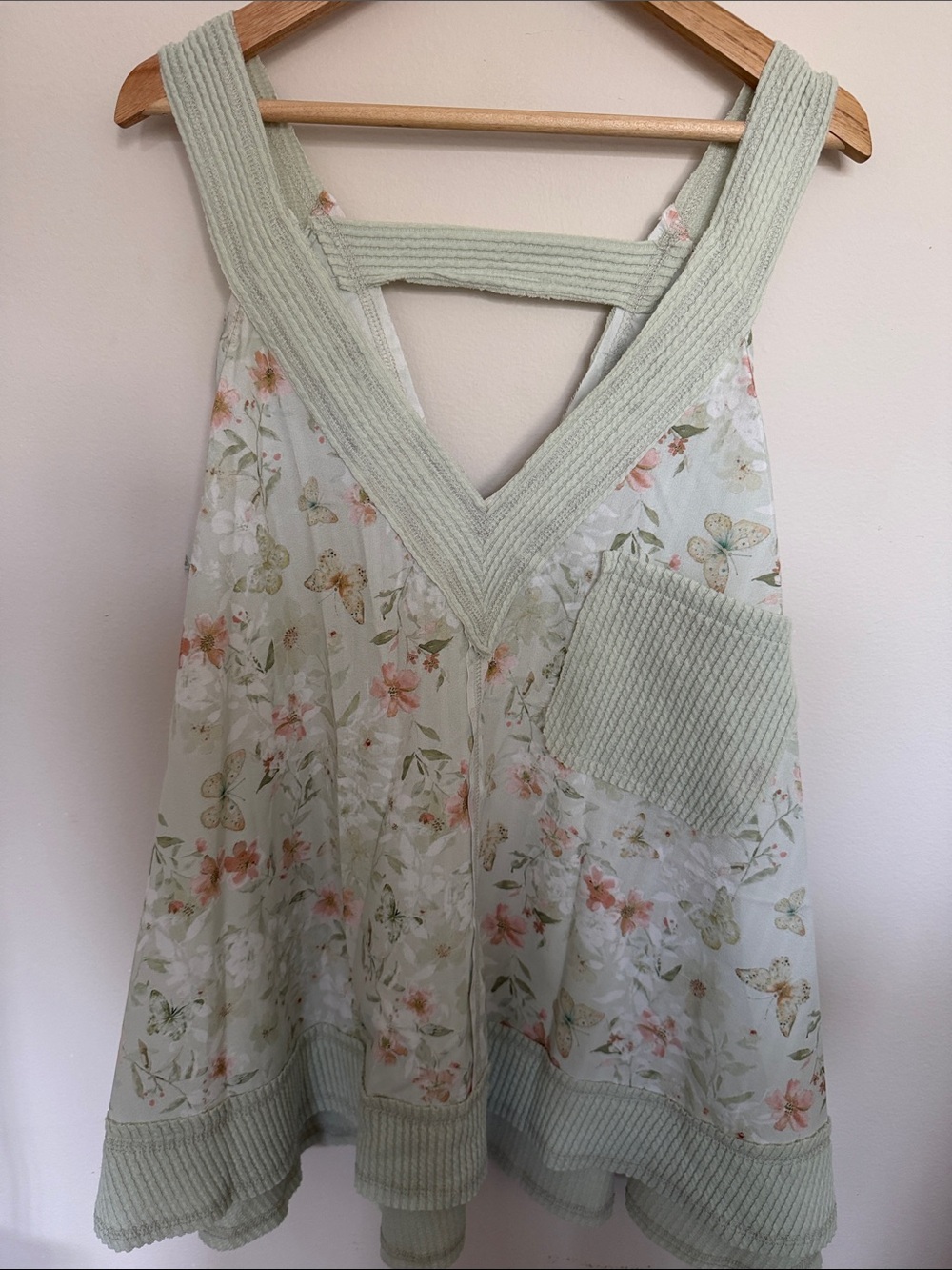 POL Mint Floral V-Neck Sleeveless Tank